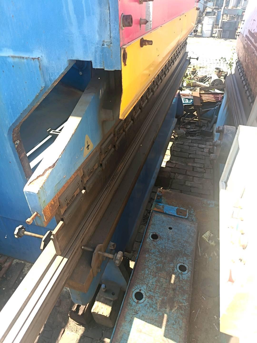 江苏金方圆QC12Y-200T/4500折弯机