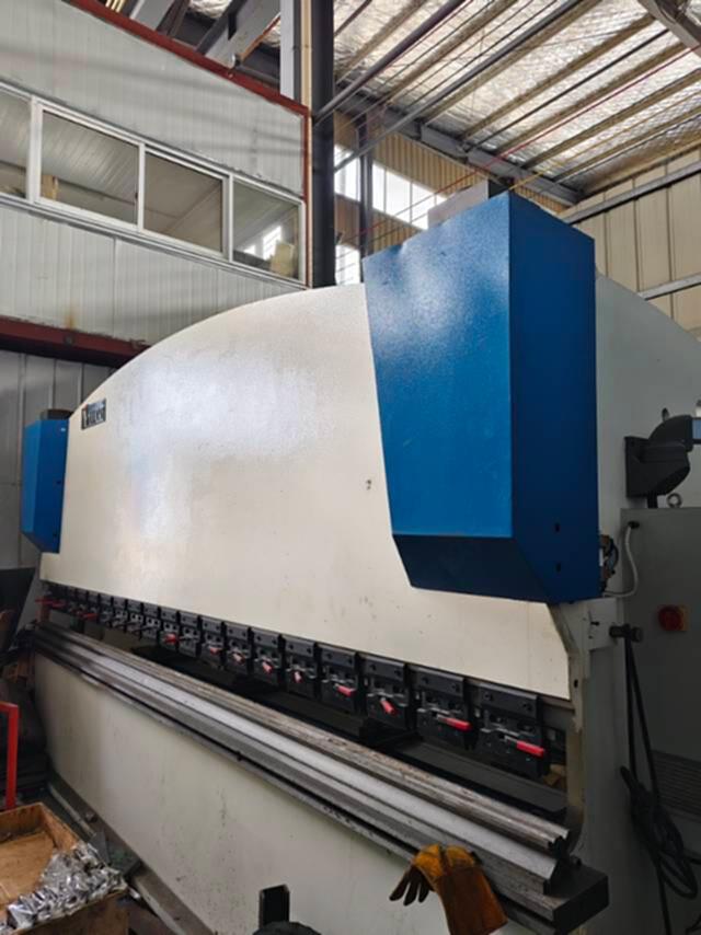 亚威WEHK-1100/4100折弯机
